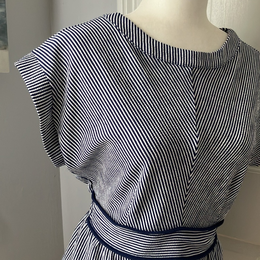 Flattering fitted blue and white peplum blouse top M EUC - Picture 2 of 14